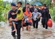 Polri Bergerak Cepat Bantu Evakuasi Korban Bencana Banjir dan Longsor di Bali