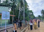 HUT ke-80 TNI, Posal Wawonii Gelar Karya Bakti Bersihkan Masjid