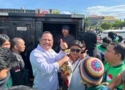 Wujud Kepedulian, Kadin Sultra Salurkan Bantuan Beras untuk Ratusan Pengemudi Ojol di Kendari