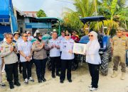 Distanak Sultra Serahkan Bantuan Traktor, Perkuat Pertanian dan Ketahanan Pangan Kota Kendari
