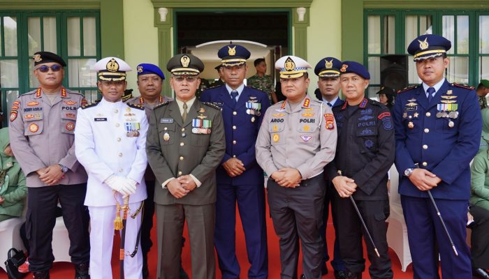 Sinergitas TNI-Polri Kian Erat, Polda Sultra Beri ‘Surprise’ di HUT ke-80 TNI Korem 143/Haluoleo