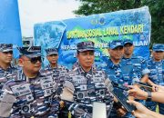 Dankodaeral VI Serahkan Bantuan Kemanusiaan Lanal Kendari untuk Korban Bencana Sumatera